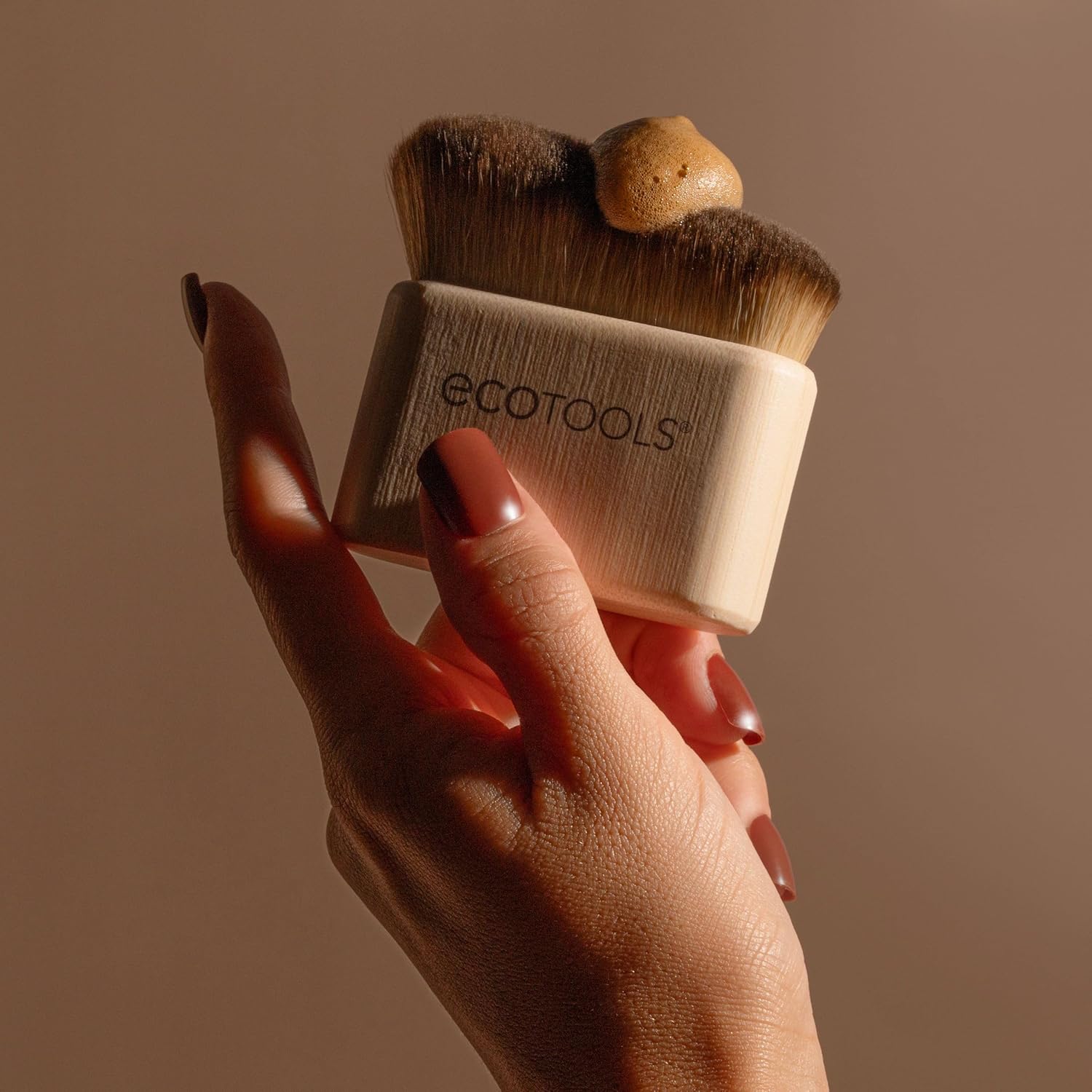 EcoTools Good Tan Body + Face Self-Tan Blending Brush, Kabuki Brush For Applying Self Tanner, Sunless Tanner Blending Brush, Eco Friendly Self Tanning Brush, Vegan, & Cruelty Free, 1 Count